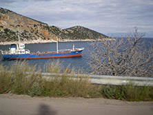 Transportschiffe bringen täglich Wasser auf die Inseln
